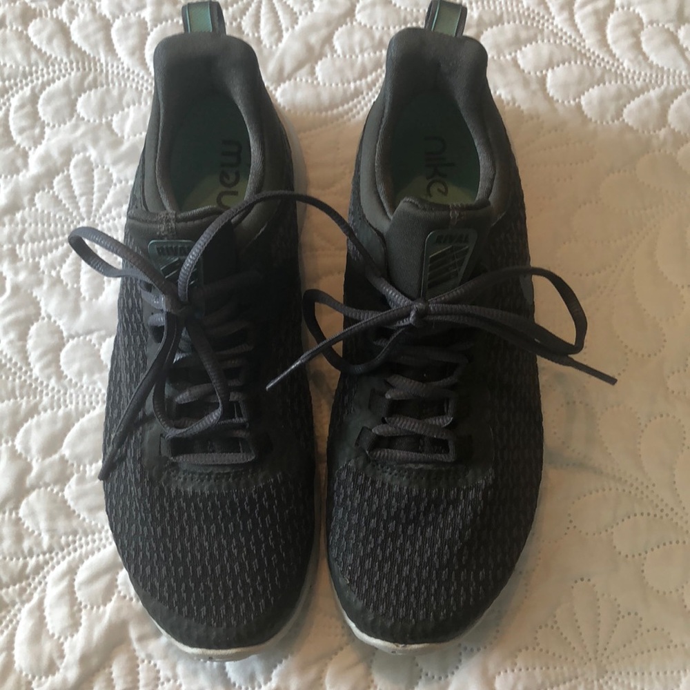 Women’s Nike Renew tennis shoes